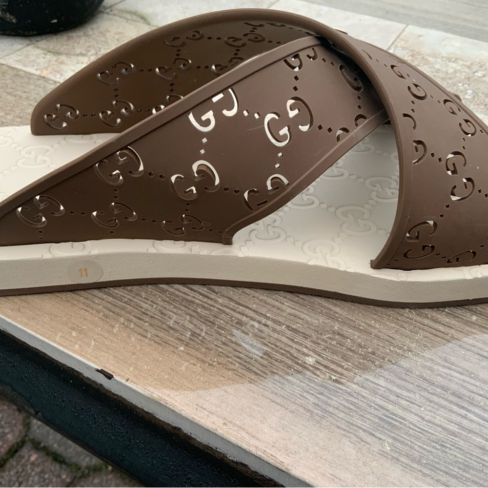 Unisex Beige Gucci Sandals - Picture 7 of 16